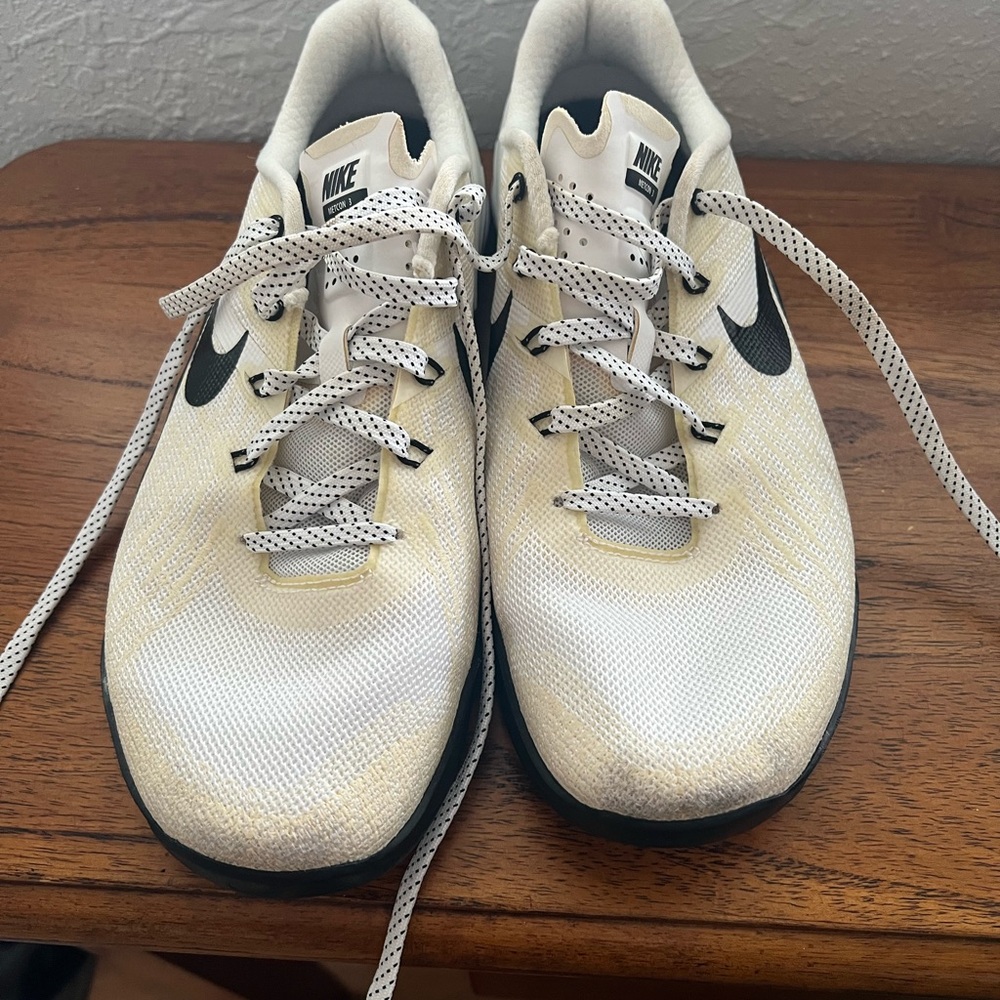 Nike Whiteand Black Lifting Shoes